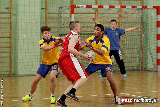 Zdjęcie w galerii na portalu naszraciborz.pl: Wojew&oacute;dzkie p&oacute;łfinały piłki ręcznej chłopc&oacute;w - sprawdź wyniki wiadomości z regionu