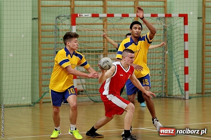 Zdjęcie w galerii na portalu naszraciborz.pl: Wojew&oacute;dzkie p&oacute;łfinały piłki ręcznej chłopc&oacute;w - sprawdź wyniki wiadomości z regionu