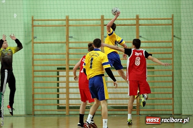 Zdjęcie w galerii na portalu naszraciborz.pl: Wojew&oacute;dzkie p&oacute;łfinały piłki ręcznej chłopc&oacute;w - sprawdź wyniki wiadomości z regionu