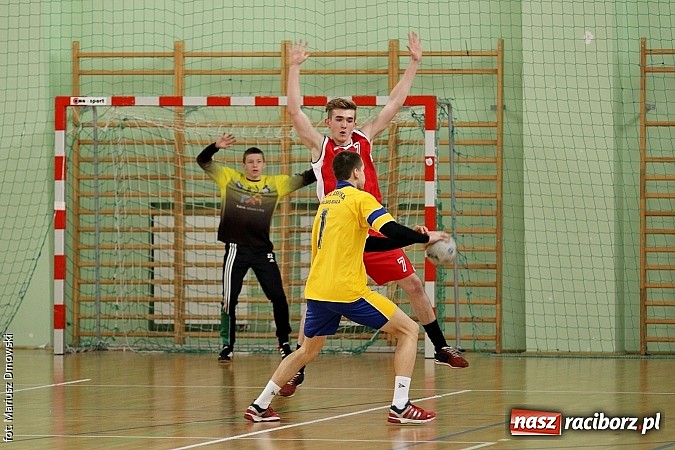 Zdjęcie w galerii na portalu naszraciborz.pl: Wojew&oacute;dzkie p&oacute;łfinały piłki ręcznej chłopc&oacute;w - sprawdź wyniki wiadomości z regionu