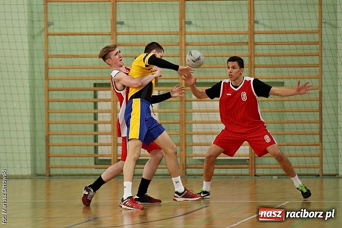 Zdjęcie w galerii na portalu naszraciborz.pl: Wojew&oacute;dzkie p&oacute;łfinały piłki ręcznej chłopc&oacute;w - sprawdź wyniki wiadomości z regionu