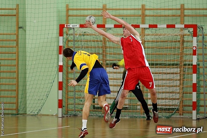 Zdjęcie w galerii na portalu naszraciborz.pl: Wojew&oacute;dzkie p&oacute;łfinały piłki ręcznej chłopc&oacute;w - sprawdź wyniki wiadomości z regionu