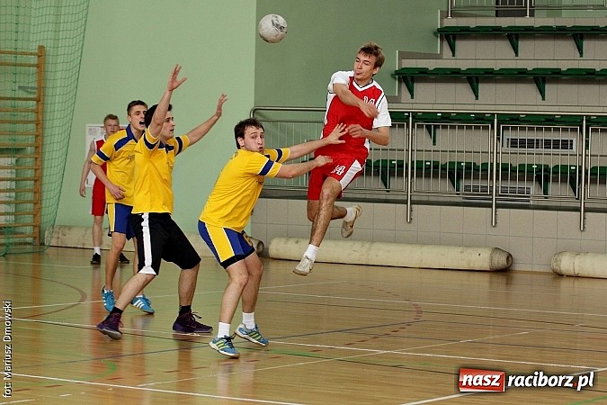 Zdjęcie w galerii na portalu naszraciborz.pl: Wojew&oacute;dzkie p&oacute;łfinały piłki ręcznej chłopc&oacute;w - sprawdź wyniki wiadomości z regionu