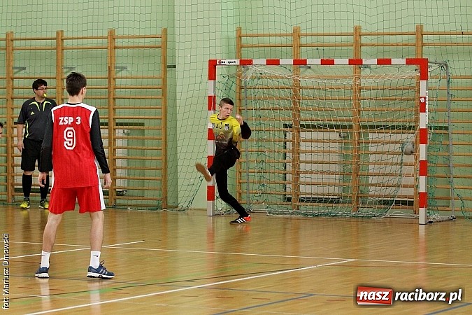 Zdjęcie w galerii na portalu naszraciborz.pl: Wojew&oacute;dzkie p&oacute;łfinały piłki ręcznej chłopc&oacute;w - sprawdź wyniki wiadomości z regionu