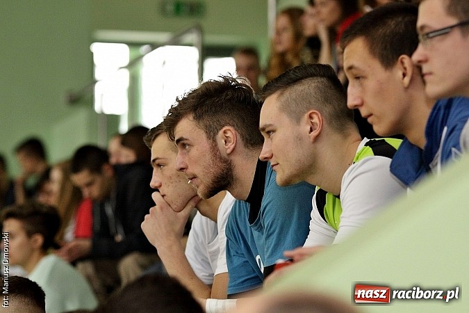 Zdjęcie w galerii na portalu naszraciborz.pl: Wojew&oacute;dzkie p&oacute;łfinały piłki ręcznej chłopc&oacute;w - sprawdź wyniki wiadomości z regionu