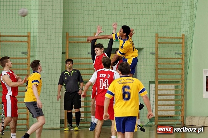 Zdjęcie w galerii na portalu naszraciborz.pl: Wojew&oacute;dzkie p&oacute;łfinały piłki ręcznej chłopc&oacute;w - sprawdź wyniki wiadomości z regionu