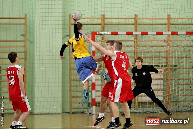 Zdjęcie w galerii na portalu naszraciborz.pl: Wojew&oacute;dzkie p&oacute;łfinały piłki ręcznej chłopc&oacute;w - sprawdź wyniki wiadomości z regionu