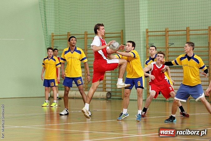 Zdjęcie w galerii na portalu naszraciborz.pl: Wojew&oacute;dzkie p&oacute;łfinały piłki ręcznej chłopc&oacute;w - sprawdź wyniki wiadomości z regionu