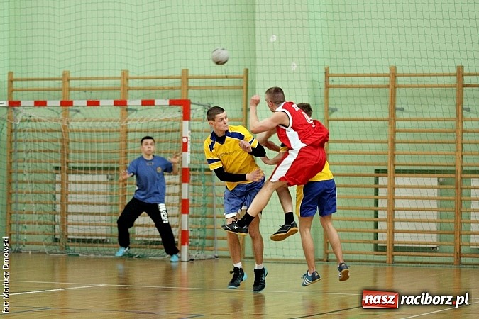 Zdjęcie w galerii na portalu naszraciborz.pl: Wojew&oacute;dzkie p&oacute;łfinały piłki ręcznej chłopc&oacute;w - sprawdź wyniki wiadomości z regionu