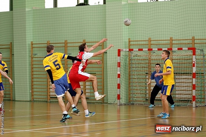 Zdjęcie w galerii na portalu naszraciborz.pl: Wojew&oacute;dzkie p&oacute;łfinały piłki ręcznej chłopc&oacute;w - sprawdź wyniki wiadomości z regionu