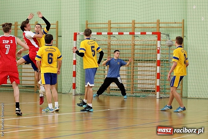 Zdjęcie w galerii na portalu naszraciborz.pl: Wojew&oacute;dzkie p&oacute;łfinały piłki ręcznej chłopc&oacute;w - sprawdź wyniki wiadomości z regionu