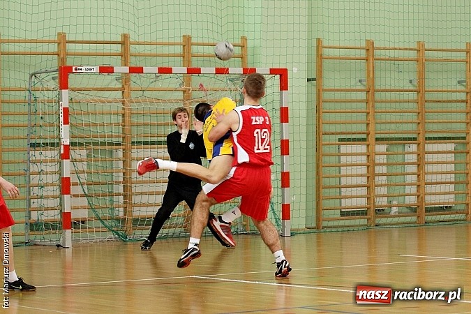 Zdjęcie w galerii na portalu naszraciborz.pl: Wojew&oacute;dzkie p&oacute;łfinały piłki ręcznej chłopc&oacute;w - sprawdź wyniki wiadomości z regionu