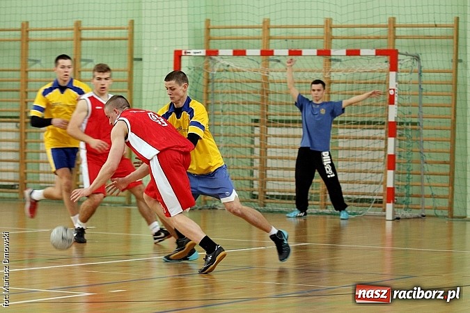 Zdjęcie w galerii na portalu naszraciborz.pl: Wojew&oacute;dzkie p&oacute;łfinały piłki ręcznej chłopc&oacute;w - sprawdź wyniki wiadomości z regionu