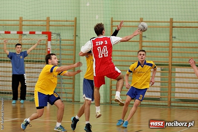 Zdjęcie w galerii na portalu naszraciborz.pl: Wojew&oacute;dzkie p&oacute;łfinały piłki ręcznej chłopc&oacute;w - sprawdź wyniki wiadomości z regionu