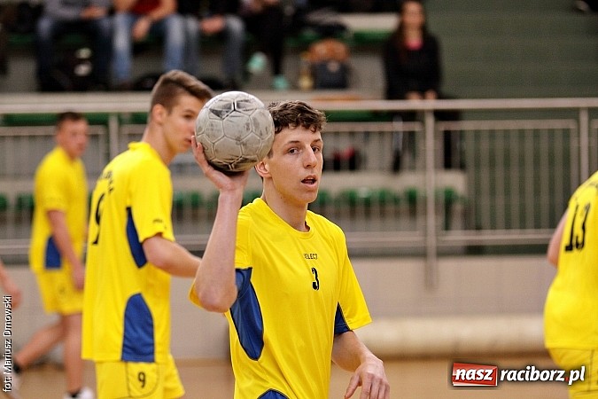 Zdjęcie w galerii na portalu naszraciborz.pl: Wojew&oacute;dzkie p&oacute;łfinały piłki ręcznej chłopc&oacute;w - sprawdź wyniki wiadomości z regionu