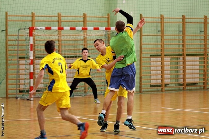 Zdjęcie w galerii na portalu naszraciborz.pl: Wojew&oacute;dzkie p&oacute;łfinały piłki ręcznej chłopc&oacute;w - sprawdź wyniki wiadomości z regionu