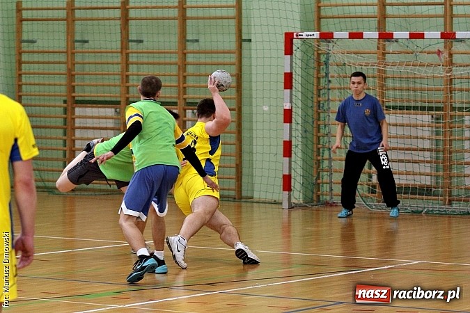 Zdjęcie w galerii na portalu naszraciborz.pl: Wojew&oacute;dzkie p&oacute;łfinały piłki ręcznej chłopc&oacute;w - sprawdź wyniki wiadomości z regionu