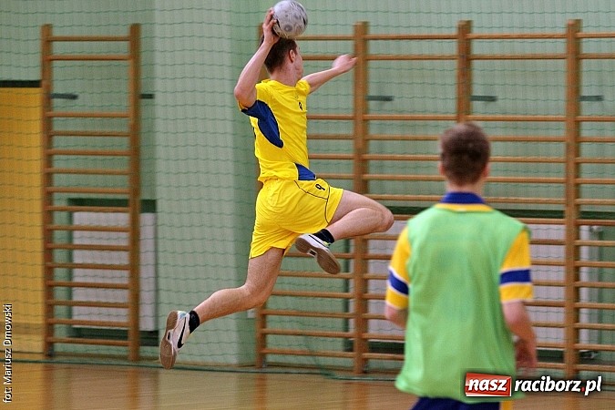 Zdjęcie w galerii na portalu naszraciborz.pl: Wojew&oacute;dzkie p&oacute;łfinały piłki ręcznej chłopc&oacute;w - sprawdź wyniki wiadomości z regionu