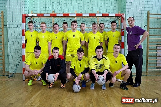 Zdjęcie w galerii na portalu naszraciborz.pl: Wojew&oacute;dzkie p&oacute;łfinały piłki ręcznej chłopc&oacute;w - sprawdź wyniki wiadomości z regionu
