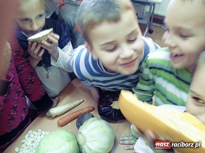 Zdjęcie w galerii na portalu naszraciborz.pl: Sześciolatki SP 4 z porcją pozytywnej energii  wiadomości z regionu