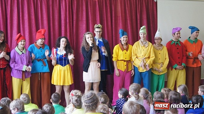 Zdjęcie w galerii na portalu naszraciborz.pl: Snow white and seven dwarfs w Pietrowicach Wielkich wiadomości z regionu