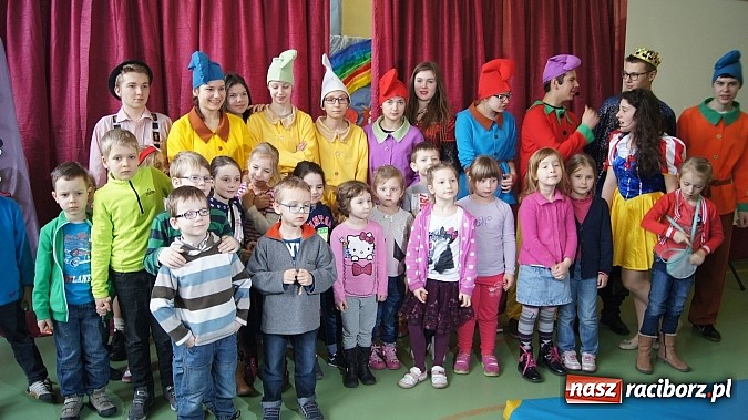 Zdjęcie w galerii na portalu naszraciborz.pl: Snow white and seven dwarfs w Pietrowicach Wielkich wiadomości z regionu