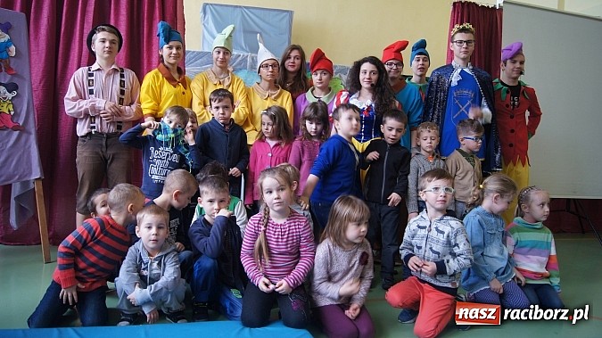 Zdjęcie w galerii na portalu naszraciborz.pl: Snow white and seven dwarfs w Pietrowicach Wielkich wiadomości z regionu