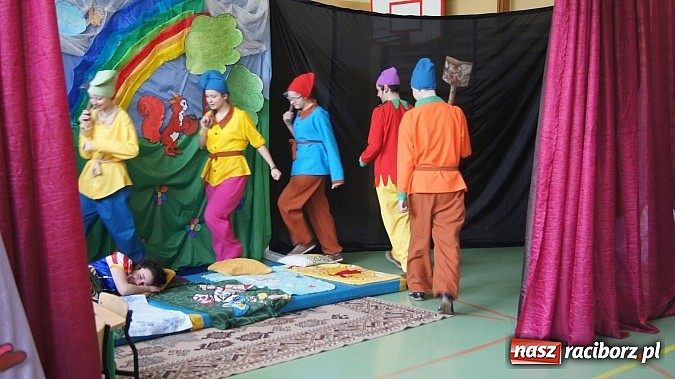Zdjęcie w galerii na portalu naszraciborz.pl: Snow white and seven dwarfs w Pietrowicach Wielkich wiadomości z regionu