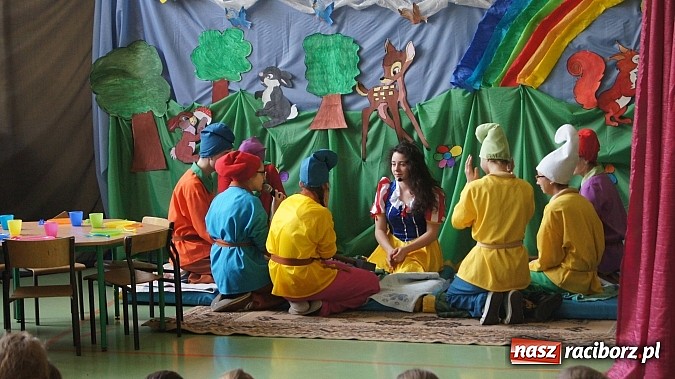 Zdjęcie w galerii na portalu naszraciborz.pl: Snow white and seven dwarfs w Pietrowicach Wielkich wiadomości z regionu