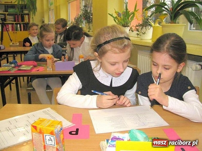 Zdjęcie w galerii na portalu naszraciborz.pl: Ekologiczna rywalizacja w SP 15 wiadomości z regionu