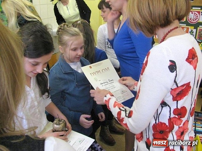 Zdjęcie w galerii na portalu naszraciborz.pl: Ekologiczna rywalizacja w SP 15 wiadomości z regionu