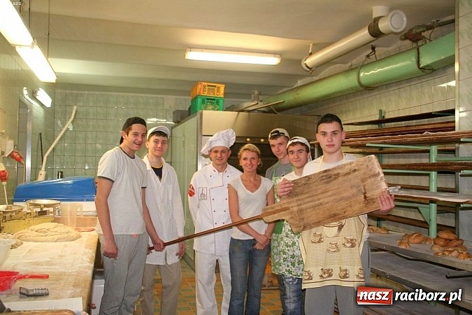 Zdjęcie w galerii na portalu naszraciborz.pl: Twój zawód brzmi znajomo, czyli tworkowska młodzież poznaje zawody wiadomości z regionu