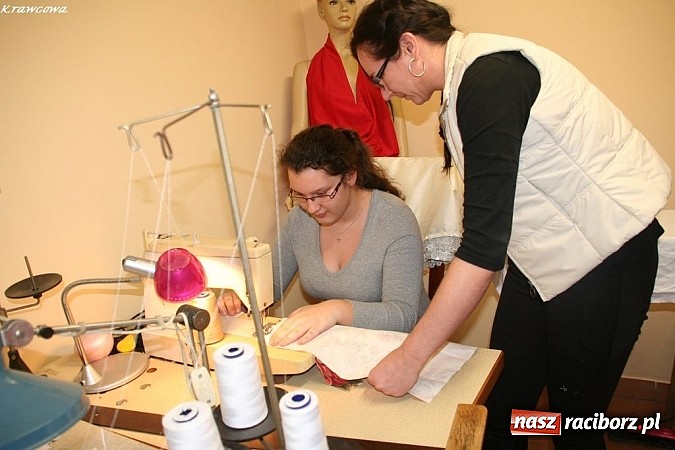 Zdjęcie w galerii na portalu naszraciborz.pl: Twój zawód brzmi znajomo, czyli tworkowska młodzież poznaje zawody wiadomości z regionu