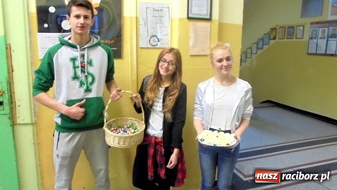 Zdjęcie w galerii na portalu naszraciborz.pl: W Gimnazjum nr 5 zawsze jest wesoło wiadomości z regionu