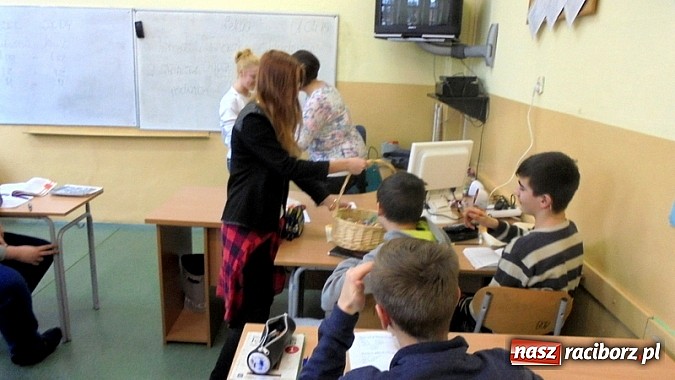 Zdjęcie w galerii na portalu naszraciborz.pl: W Gimnazjum nr 5 zawsze jest wesoło wiadomości z regionu