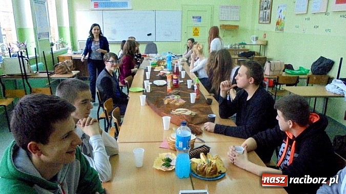 Zdjęcie w galerii na portalu naszraciborz.pl: W Gimnazjum nr 5 zawsze jest wesoło wiadomości z regionu