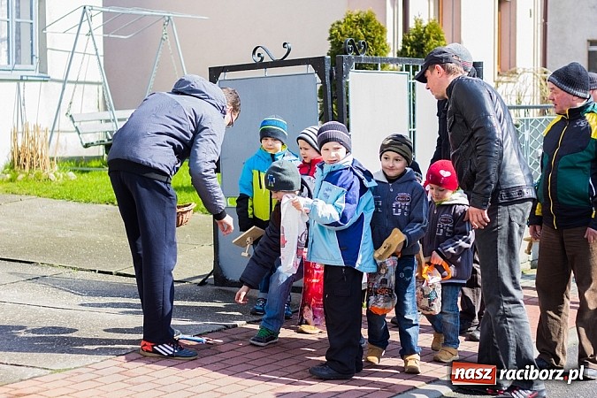 Zdjęcie w galerii na portalu naszraciborz.pl: Wędrowanie z kołatkami w Sudole wiadomości z regionu
