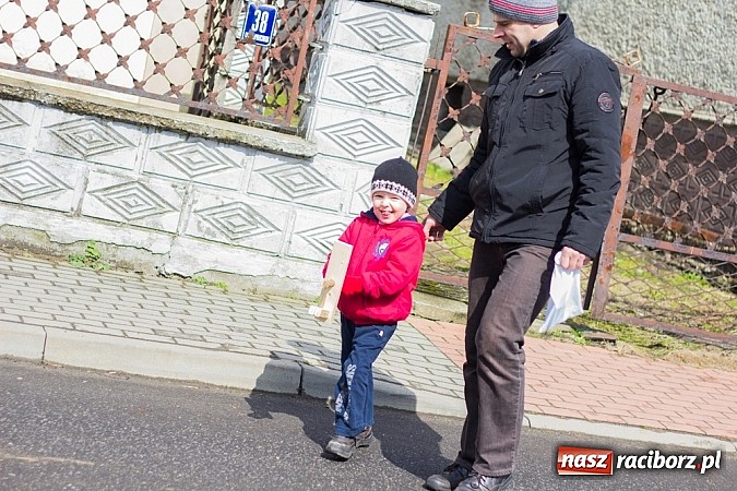 Zdjęcie w galerii na portalu naszraciborz.pl: Wędrowanie z kołatkami w Sudole wiadomości z regionu