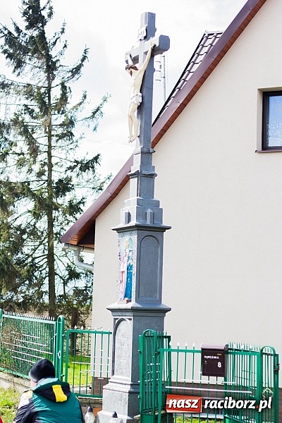 Zdjęcie w galerii na portalu naszraciborz.pl: Wędrowanie z kołatkami w Sudole wiadomości z regionu