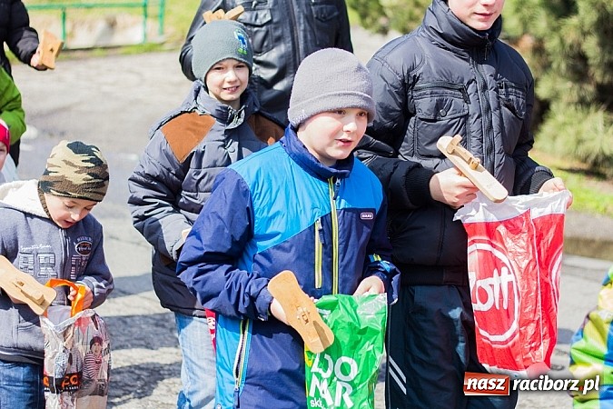 Zdjęcie w galerii na portalu naszraciborz.pl: Wędrowanie z kołatkami w Sudole wiadomości z regionu