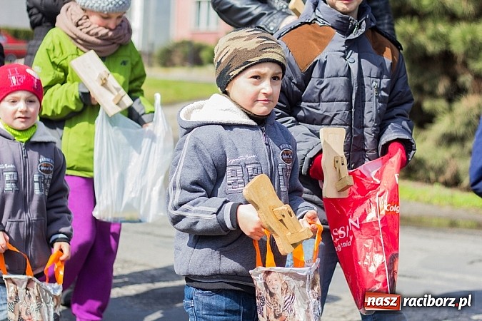 Zdjęcie w galerii na portalu naszraciborz.pl: Wędrowanie z kołatkami w Sudole wiadomości z regionu