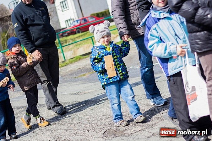 Zdjęcie w galerii na portalu naszraciborz.pl: Wędrowanie z kołatkami w Sudole wiadomości z regionu