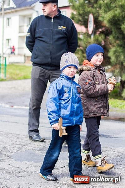 Zdjęcie w galerii na portalu naszraciborz.pl: Wędrowanie z kołatkami w Sudole wiadomości z regionu