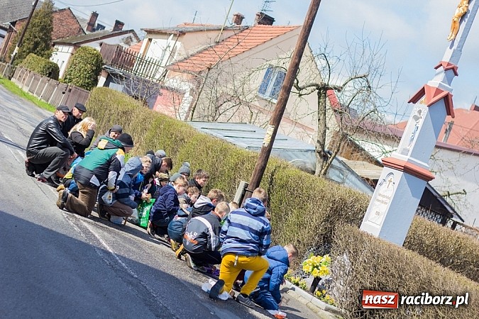 Zdjęcie w galerii na portalu naszraciborz.pl: Wędrowanie z kołatkami w Sudole wiadomości z regionu