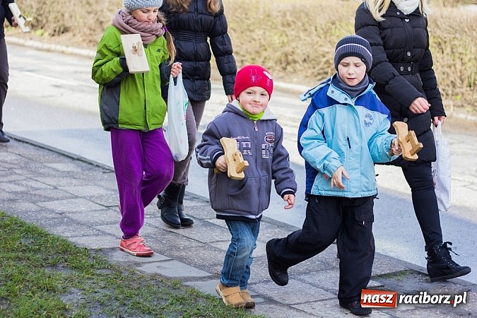 Zdjęcie w galerii na portalu naszraciborz.pl: Wędrowanie z kołatkami w Sudole wiadomości z regionu