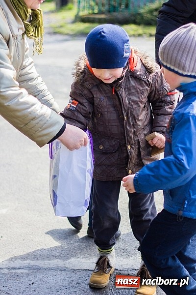 Zdjęcie w galerii na portalu naszraciborz.pl: Wędrowanie z kołatkami w Sudole wiadomości z regionu