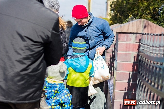 Zdjęcie w galerii na portalu naszraciborz.pl: Wędrowanie z kołatkami w Sudole wiadomości z regionu