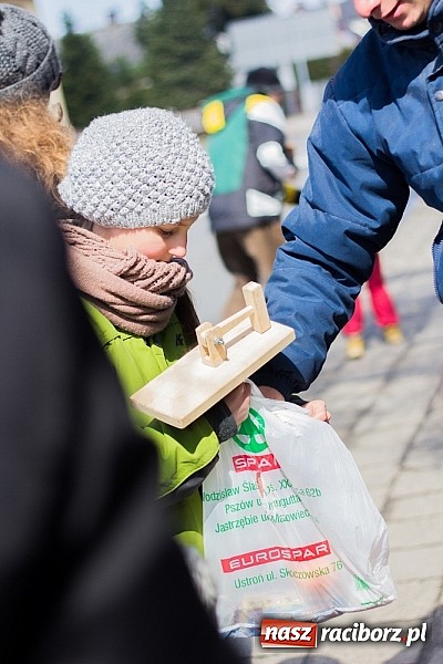 Zdjęcie w galerii na portalu naszraciborz.pl: Wędrowanie z kołatkami w Sudole wiadomości z regionu