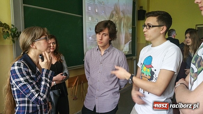 Zdjęcie w galerii na portalu naszraciborz.pl: Wspólny projekt Uniwersytetu Jagiellońskiego i II LO w Raciborzu wiadomości z regionu