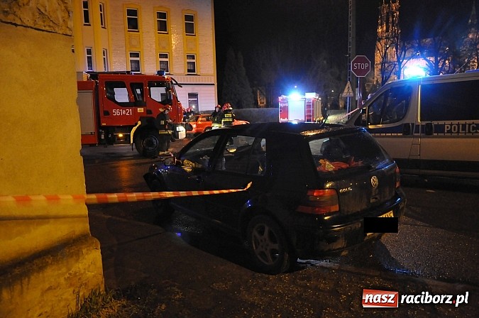 Zdjęcie w galerii na portalu naszraciborz.pl: Zderzenie trzech pojazdów na skrzyżowaniu ulic Armii Krajowej-Karola na Ostrogu. Sprawca miał 3 promile alkoholu! Nie miał uprawnień do kierowania autem wiadomości z regionu